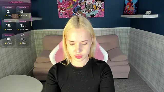 NicoletaCooper online show from January 18, 2026, 1:42 am