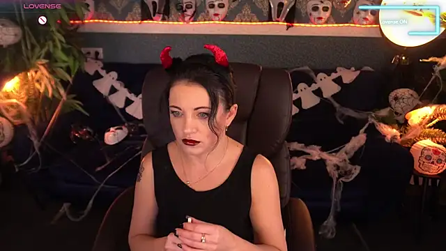 Dafni Monn online show from October 31, 2025, 6:54 am