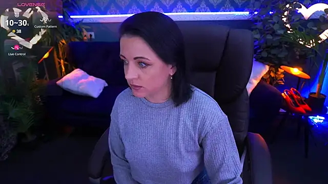 Snapshot of Dafni_Monn chatting on March 23, 2025, 6:37 am Dafni Monn online show from March 23, 2025, 6:37 am