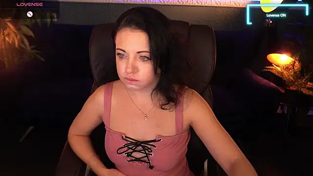 Snapshot of Dafni_Monn chatting on October 9, 2025, 6:03 am Dafni Monn online show from October 9, 2025, 6:03 am