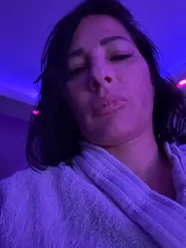 Snapshot of Maya-www chatting on March 4, 2026, 6:10 am Maya-www online show from March 4, 2026, 6:10 am