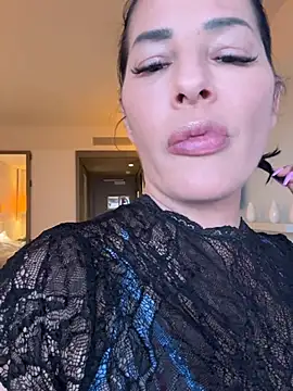 Snapshot of Maya-www chatting on February 20, 2026, 5:04 pm Maya-www online show from February 20, 2026, 5:04 pm