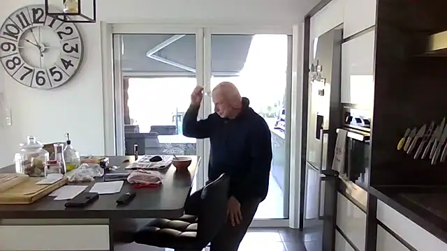 Snapshot of Helinetrav chatting on February 25, 2026, 8:58 am Helinetrav online show from February 25, 2026, 8:58 am