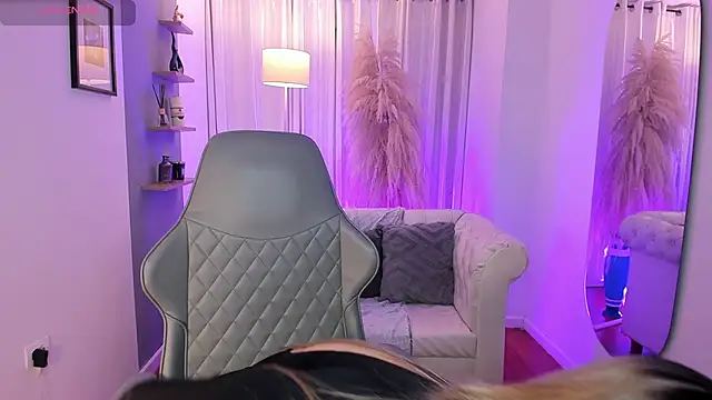 taylor smiith1 online show from January 14, 2026, 8:23 pm