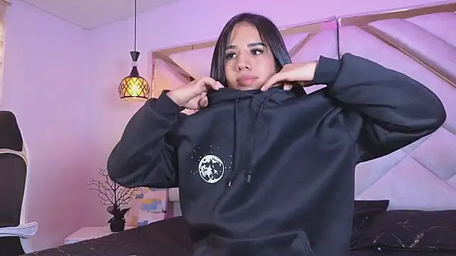 zoevg online show from March 31, 2026, 12:51 pm