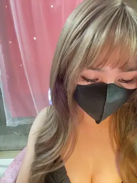 -Violet-t online show from April 3, 2026, 7:37 am