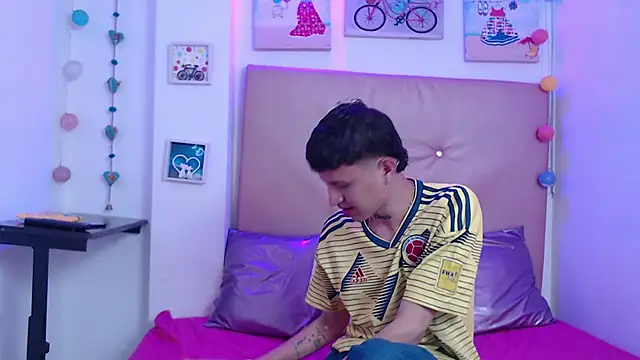 iam  lukas   online show from January 14, 2026, 1:37 pm