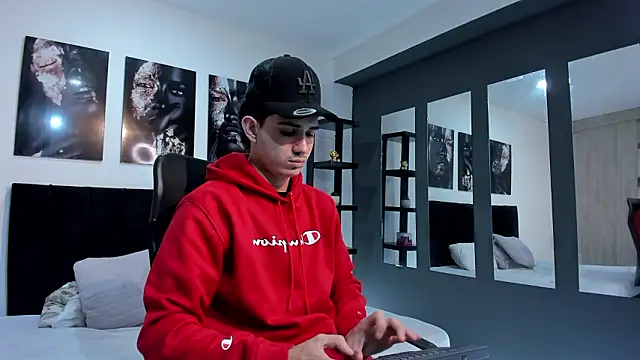 Snapshot of Alejo_Grey chatting on January 15, 2026, 12:41 pm Alejo Grey online show from January 15, 2026, 12:41 pm