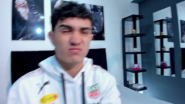 Snapshot of Alejo_Grey chatting on January 12, 2026, 12:56 pm Alejo Grey online show from January 12, 2026, 12:56 pm