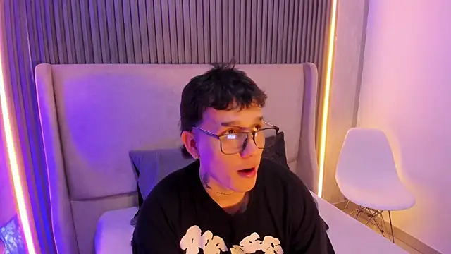 SamuParker online show from January 13, 2026, 3:43 am