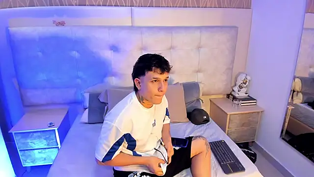 SamuParker online show from January 15, 2026, 3:43 am