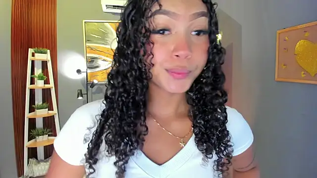 ailann  online show from April 8, 2026, 7:37 pm