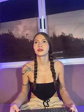 EmmaJhoons online show from February 9, 2026, 11:41 am