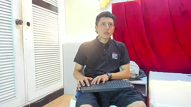 ESTEBAN 2102 online show from January 12, 2026, 12:34 pm