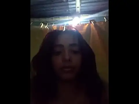 Snapshot of meganparixx chatting on February 19, 2026, 4:09 am meganparixx online show from February 19, 2026, 4:09 am