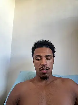 Snapshot of LorenzoBlack27 chatting on April 25, 2026, 6:27 pm LorenzoBlack27 online show from April 25, 2026, 6:27 pm