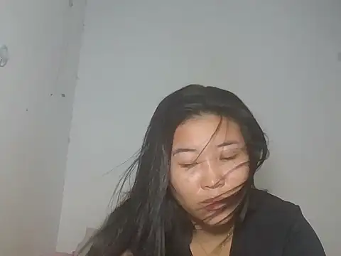 Zyeiii online show from June 25, 2026, 6:35 pm