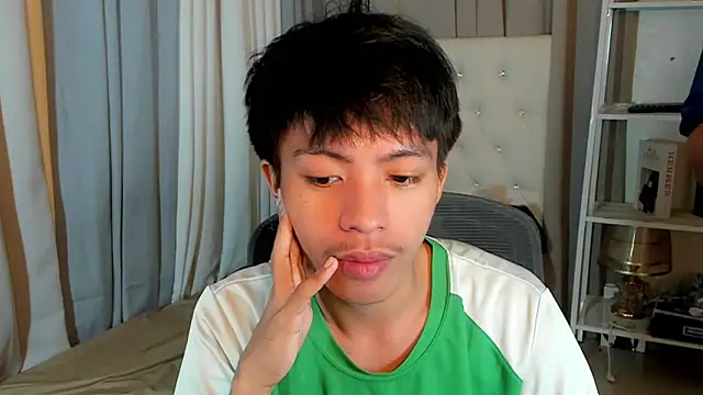 Snapshot of davincihugecock chatting on February 7, 2026, 4:37 pm davincihugecock online show from February 7, 2026, 4:37 pm