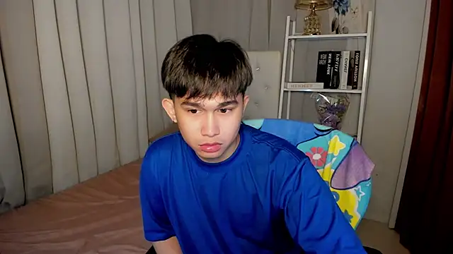 Snapshot of davincihugecock chatting on February 23, 2026, 4:40 pm davincihugecock online show from February 23, 2026, 4:40 pm