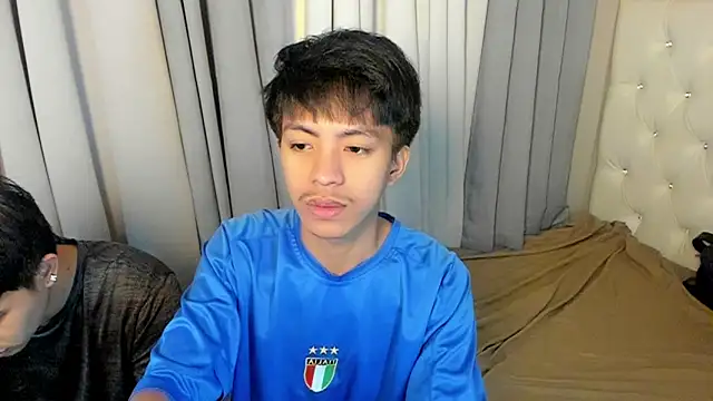 Snapshot of davincihugecock chatting on February 8, 2026, 4:37 pm davincihugecock online show from February 8, 2026, 4:37 pm