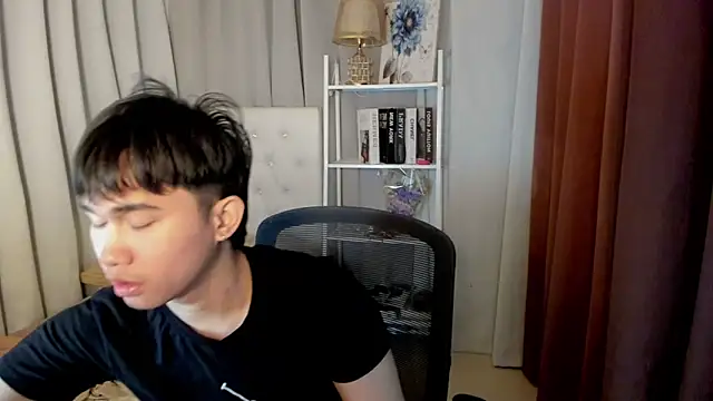 Snapshot of davincihugecock chatting on February 24, 2026, 4:30 pm davincihugecock online show from February 24, 2026, 4:30 pm