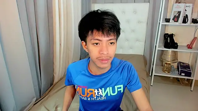 Snapshot of davincihugecock chatting on February 4, 2026, 5:19 pm davincihugecock online show from February 4, 2026, 5:19 pm