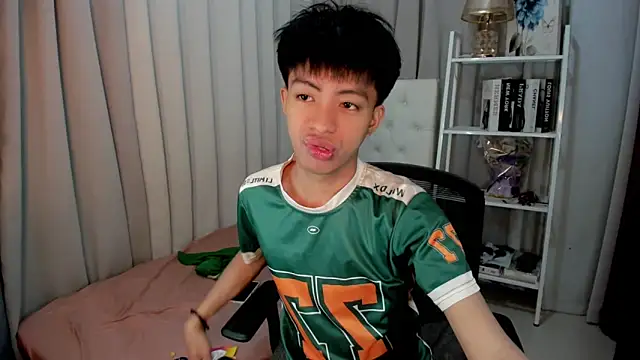 Snapshot of davincihugecock chatting on February 21, 2026, 4:31 pm davincihugecock online show from February 21, 2026, 4:31 pm