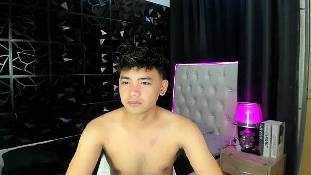 Snapshot of davincihugecock chatting on February 2, 2026, 6:01 am davincihugecock online show from February 2, 2026, 6:01 am