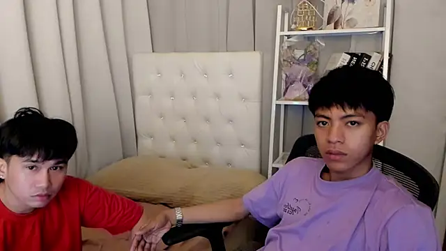 Snapshot of davincihugecock chatting on February 25, 2026, 4:40 pm davincihugecock online show from February 25, 2026, 4:40 pm