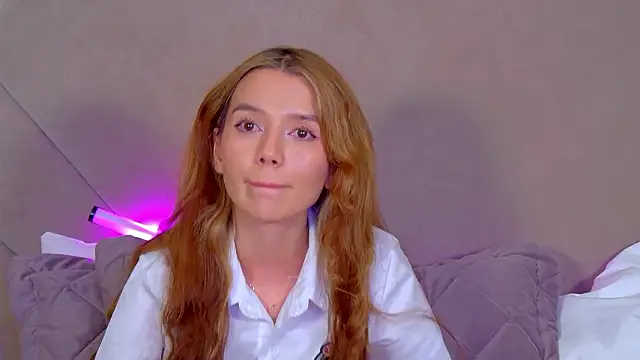 Snapshot of VanessaVienne chatting on February 3, 2026, 2:53 am VanessaVienne online show from February 3, 2026, 2:53 am