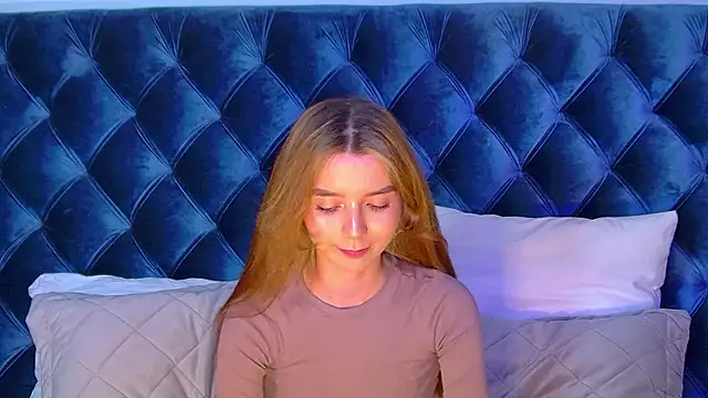 Snapshot of VanessaVienne chatting on February 22, 2026, 4:30 pm VanessaVienne online show from February 22, 2026, 4:30 pm