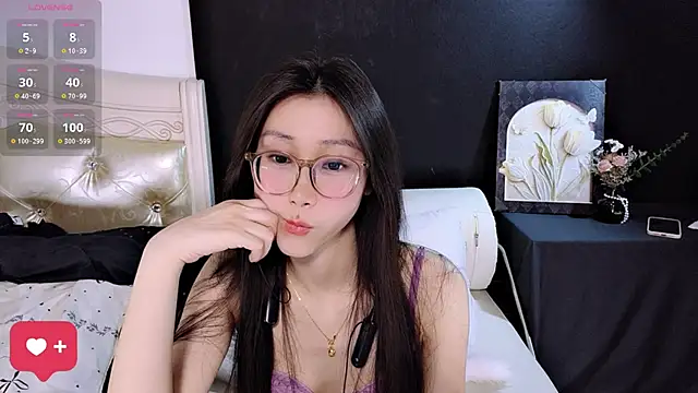 Queenbb88 online show from April 19, 2026, 11:44 am