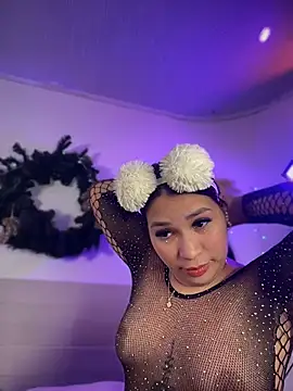 Snapshot of YaraXX1 chatting on February 17, 2026, 4:43 am YaraXX1 online show from February 17, 2026, 4:43 am