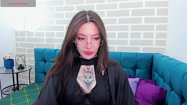IvyDainty online show from May 18, 2026, 1:28 am