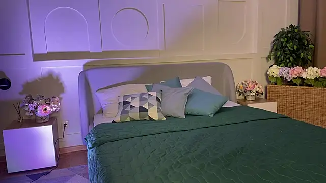  SilkyShadow  online show from February 11, 2026, 1:27 am