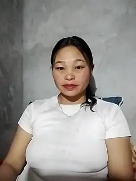 Snapshot of miray- chatting on April 24, 2026, 1:24 pm miray- online show from April 24, 2026, 1:24 pm