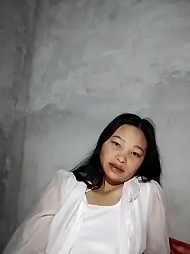 Snapshot of miray- chatting on May 3, 2026, 9:07 pm miray- online show from May 3, 2026, 9:07 pm