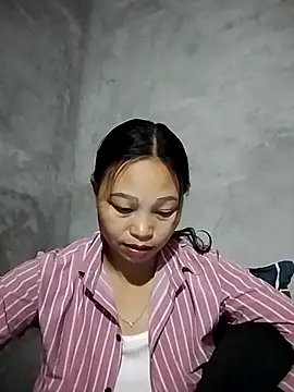 Snapshot of miray- chatting on May 8, 2026, 1:20 am miray- online show from May 8, 2026, 1:20 am