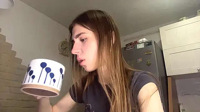 ElsieKuhlmann online show from March 3, 2026, 5:14 am