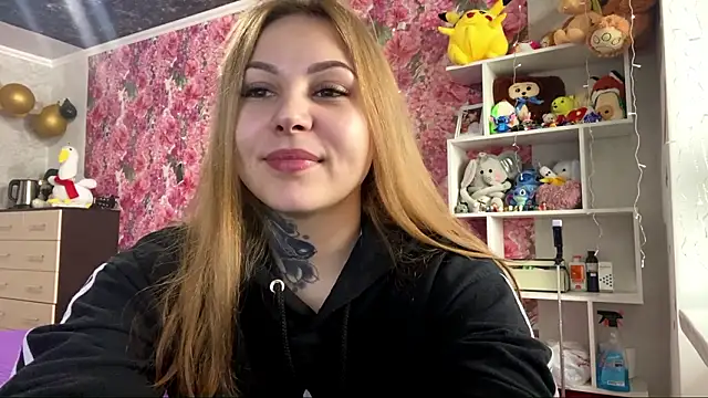 TraciBallena online show from February 11, 2026, 9:09 am