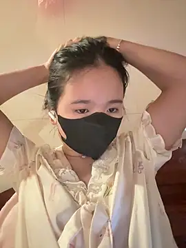 Gwen879 online show from April 15, 2026, 12:38 am