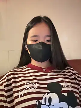 Gwen879 online show from April 24, 2026, 7:21 am