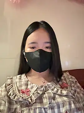 Snapshot of Gwen879 chatting on February 27, 2026, 12:33 am Gwen879 online show from February 27, 2026, 12:33 am