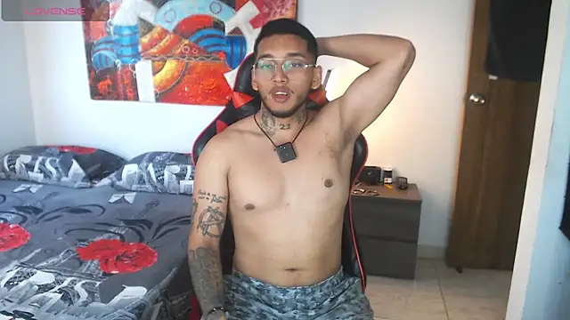 Snapshot of EvanVelvet chatting on February 23, 2026, 10:32 pm EvanVelvet online show from February 23, 2026, 10:32 pm