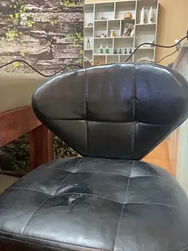 Bee bee1 online show from April 3, 2026, 9:49 am