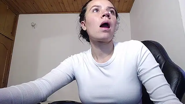Shanel Lozano online show from May 25, 2026, 4:17 pm