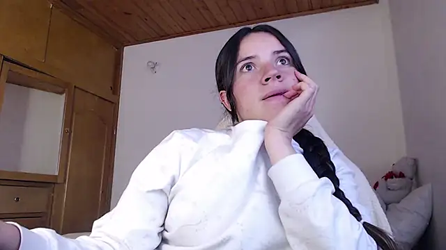 Shanel Lozano online show from March 18, 2026, 9:15 pm