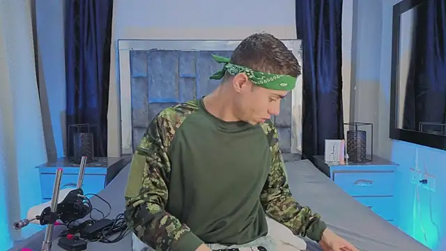 LeoMonnroe online show from February 24, 2026, 7:37 pm