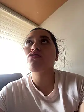 Veronica Wins  online show from February 23, 2026, 8:20 pm