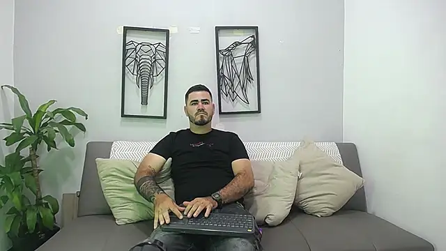 Aronhilton online show from January 13, 2026, 7:40 pm